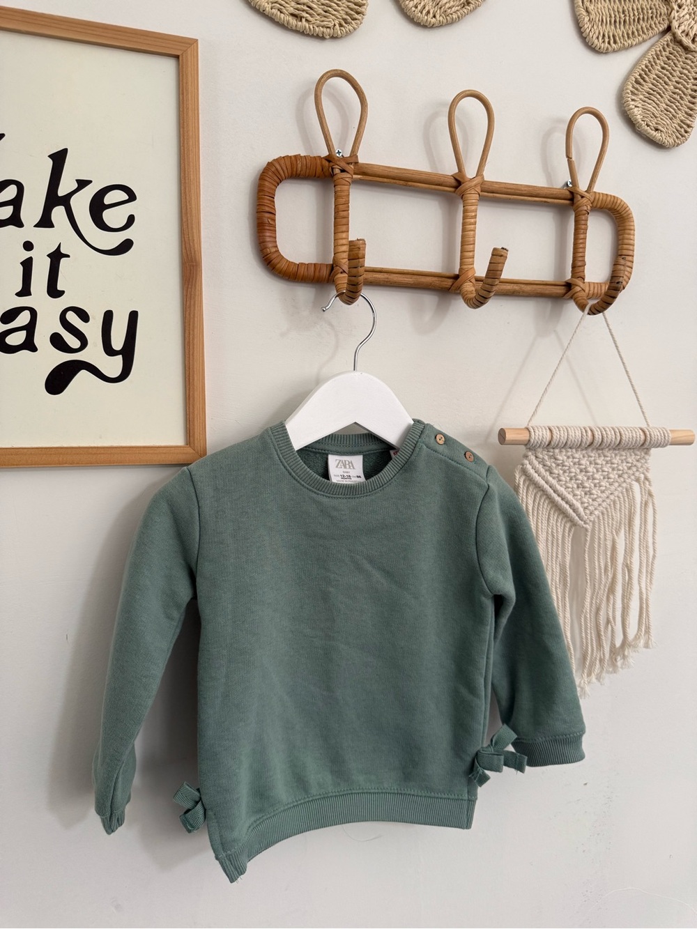 Zara - 12-18m - sage sweatshirt